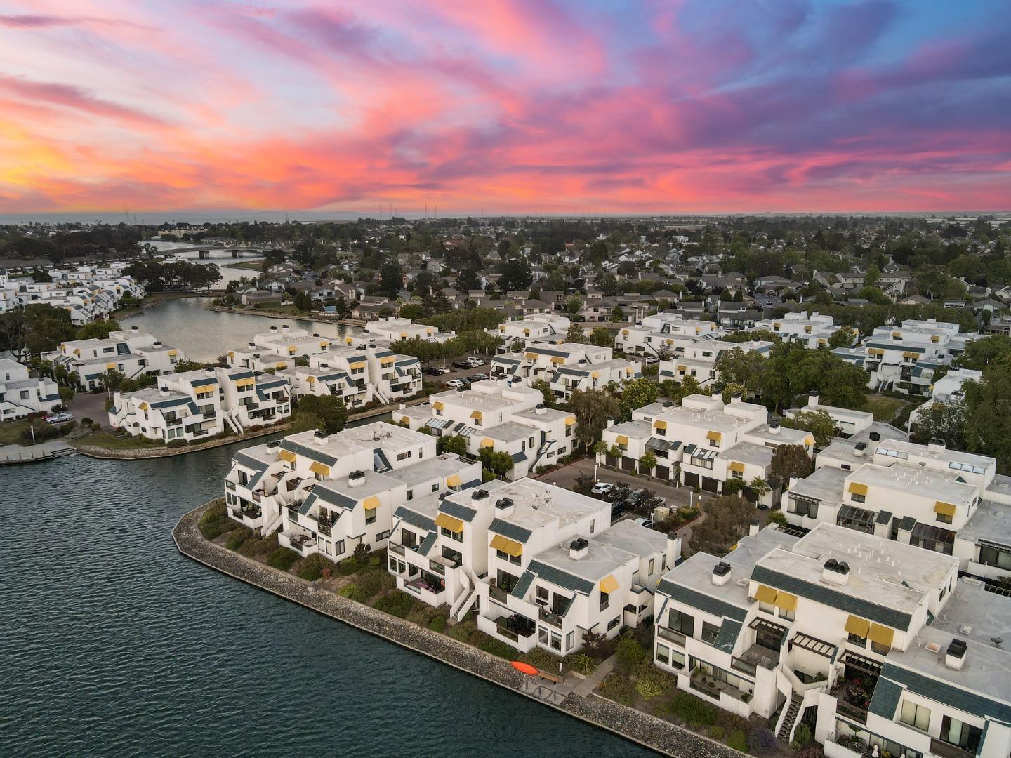 Detail Gallery Image 33 of 36 For 614 Portofino Ln, Foster City,  CA 94404 - 2 Beds | 2 Baths