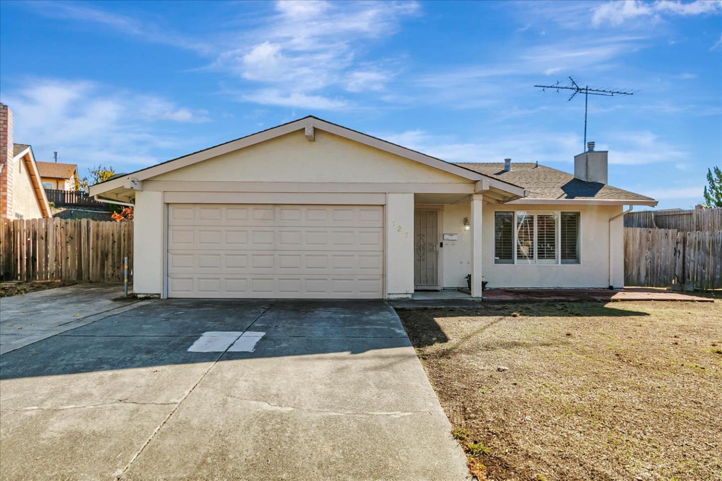 Detail Gallery Image 1 of 31 For 127 Rutgers Ct, Vallejo,  CA 94589 - 3 Beds | 2 Baths