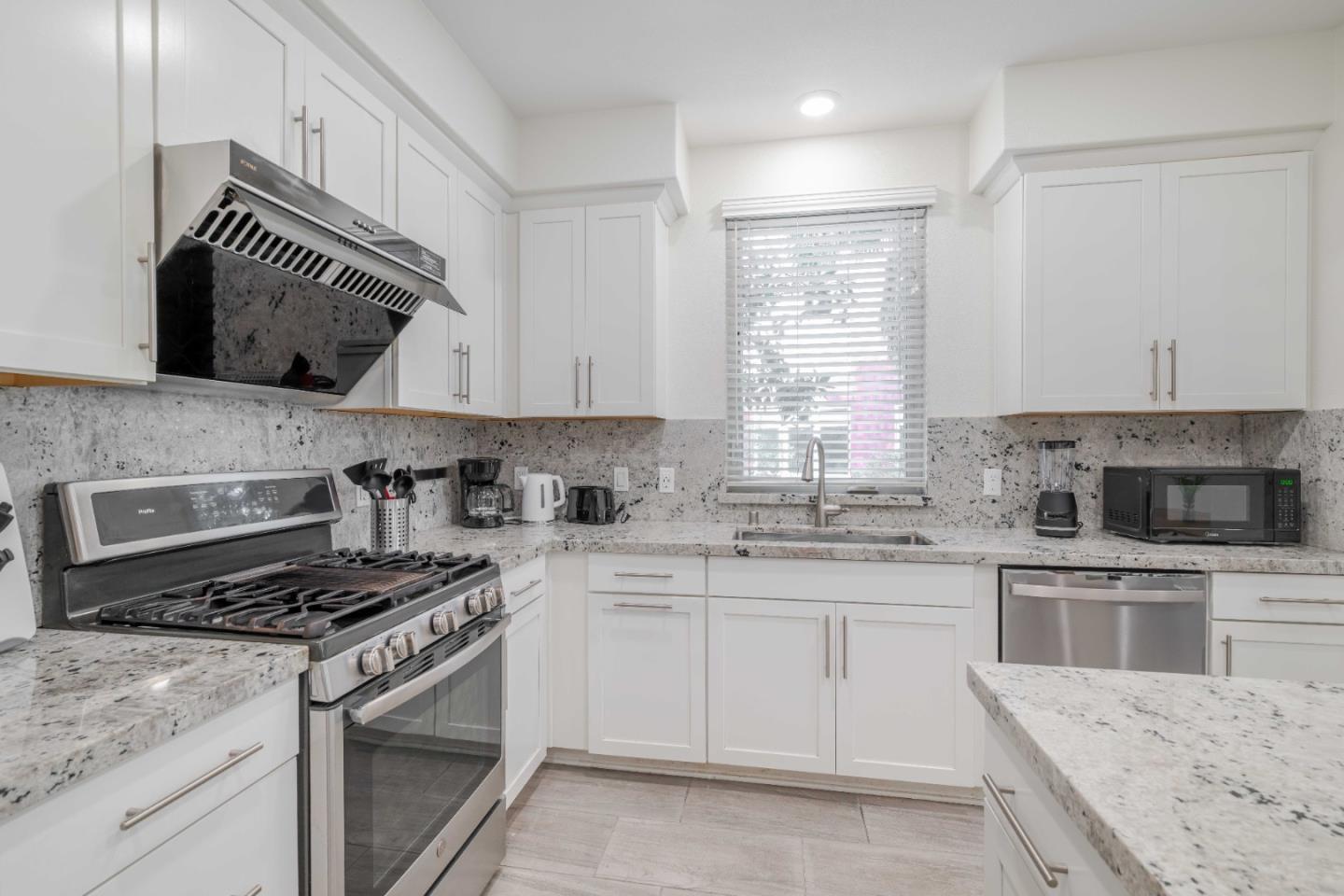 370 Riesling Avenue # 20, Milpitas, California 95035, 3 Bedrooms Bedrooms, ,2 BathroomsBathrooms,Residential Lease,For Rent,370 Riesling Avenue # 20,ML81987372
