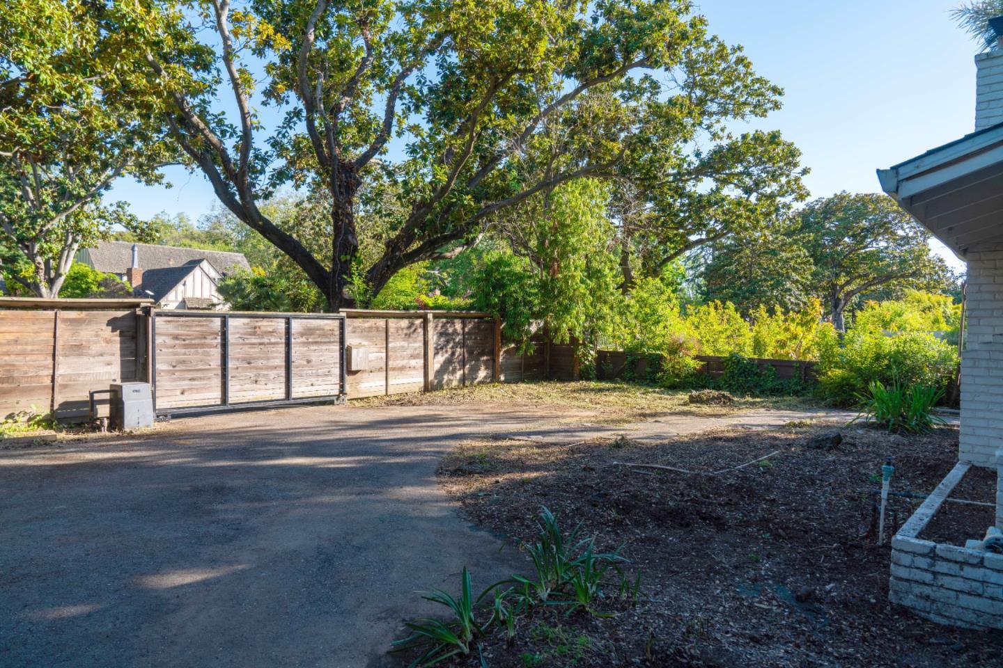 Detail Gallery Image 1 of 6 For Address Not Disclosed, Palo Alto,  CA 94301 - 3 Beds | 2 Baths