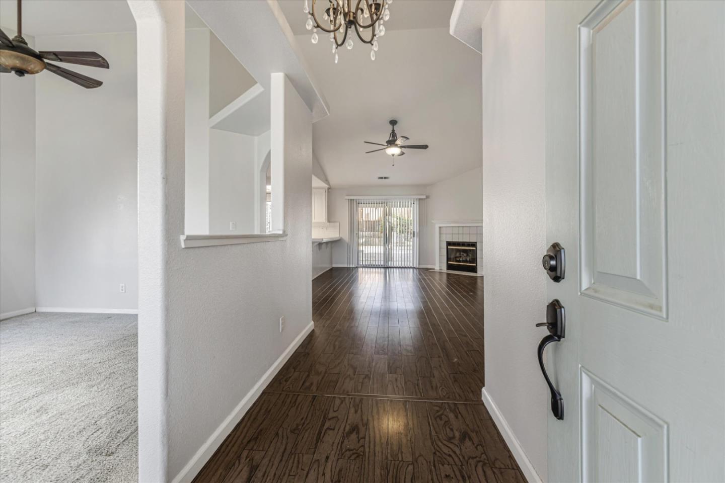 Detail Gallery Image 3 of 32 For 2141 Highland Dr, Hollister,  CA 95023 - 4 Beds | 2 Baths