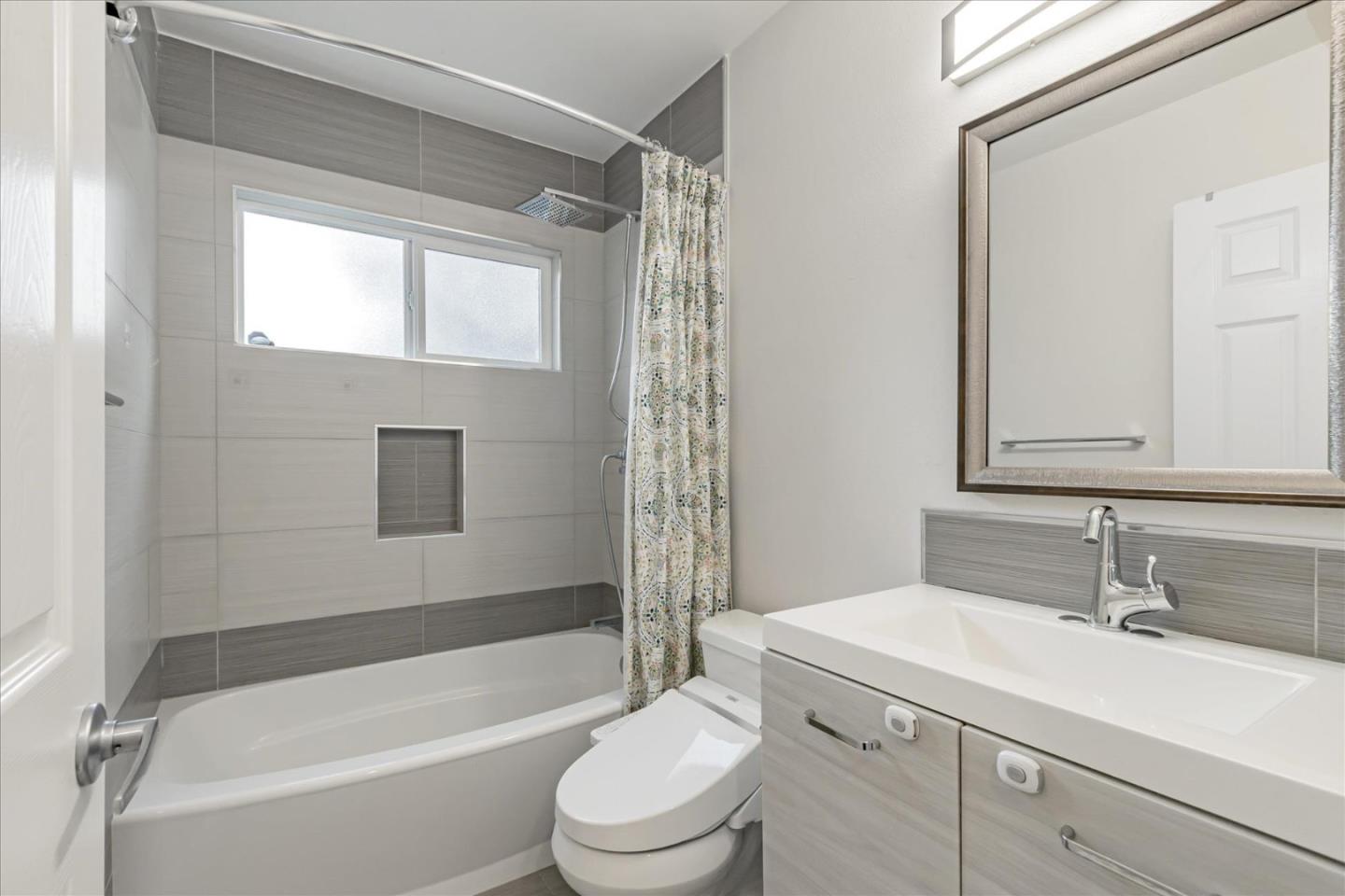 Detail Gallery Image 25 of 37 For 3323 Inspiration Ct, San Jose,  CA 95132 - 4 Beds | 2 Baths