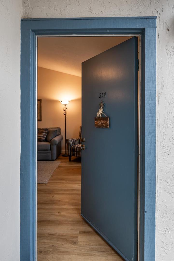 Detail Gallery Image 3 of 14 For 853 Woodside Way #238,  San Mateo,  CA 94401 - 1 Beds | 1 Baths