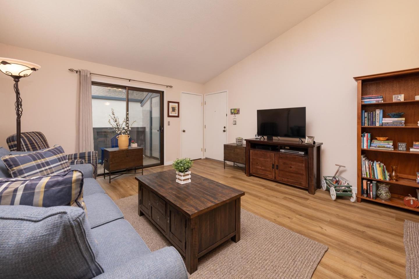 Detail Gallery Image 5 of 14 For 853 Woodside Way #238,  San Mateo,  CA 94401 - 1 Beds | 1 Baths