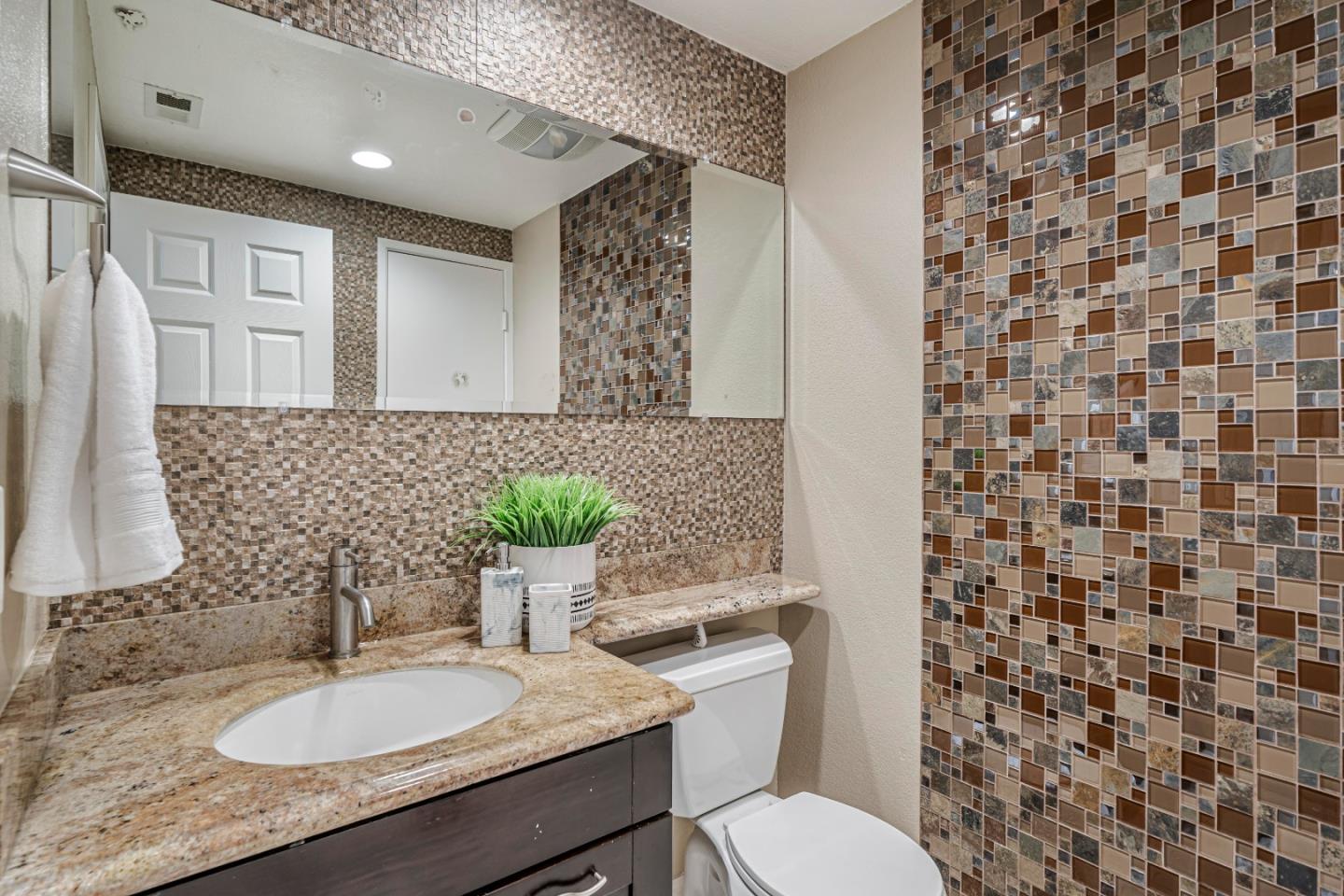 Detail Gallery Image 17 of 43 For 4644 Creekwood Dr, Fremont,  CA 94555 - 4 Beds | 2/1 Baths