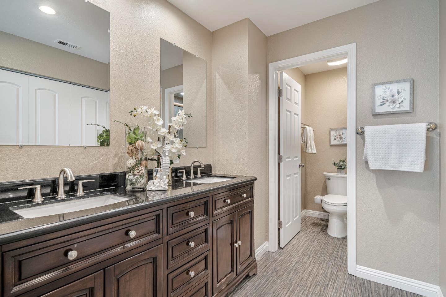 Detail Gallery Image 25 of 43 For 4644 Creekwood Dr, Fremont,  CA 94555 - 4 Beds | 2/1 Baths