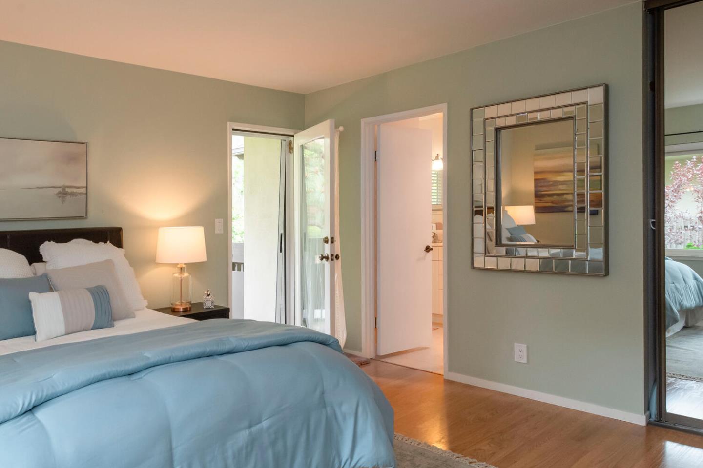 Detail Gallery Image 13 of 25 For 2140 Santa Cruz Ave #206,  Menlo Park,  CA 94025 - 2 Beds | 2 Baths