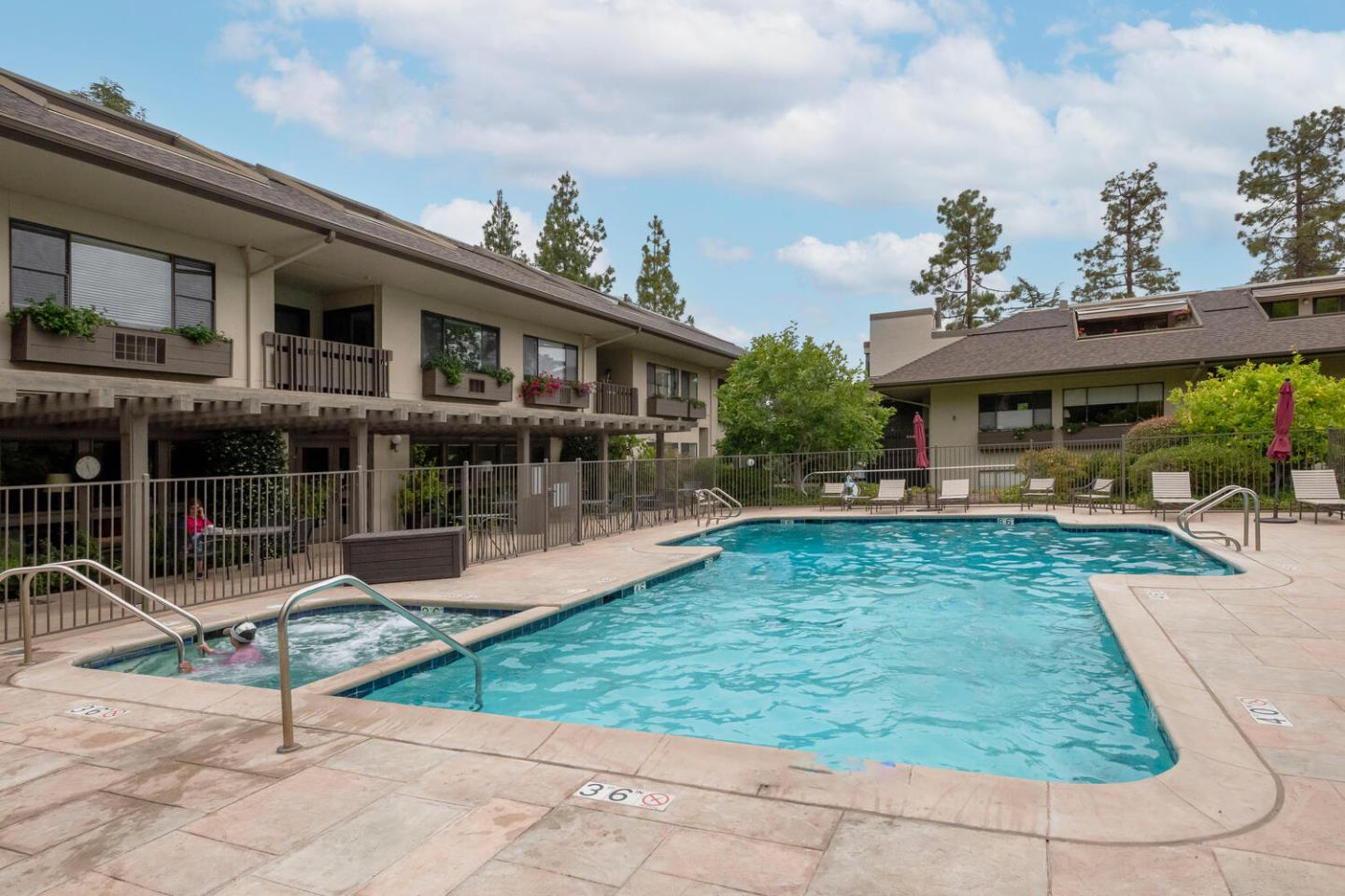 Detail Gallery Image 21 of 25 For 2140 Santa Cruz Ave #206,  Menlo Park,  CA 94025 - 2 Beds | 2 Baths