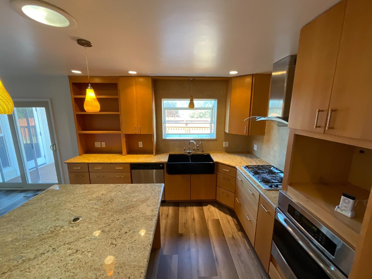 Detail Gallery Image 2 of 20 For 1081 Madrid Ct, Seaside,  CA 93955 - 3 Beds | 2 Baths