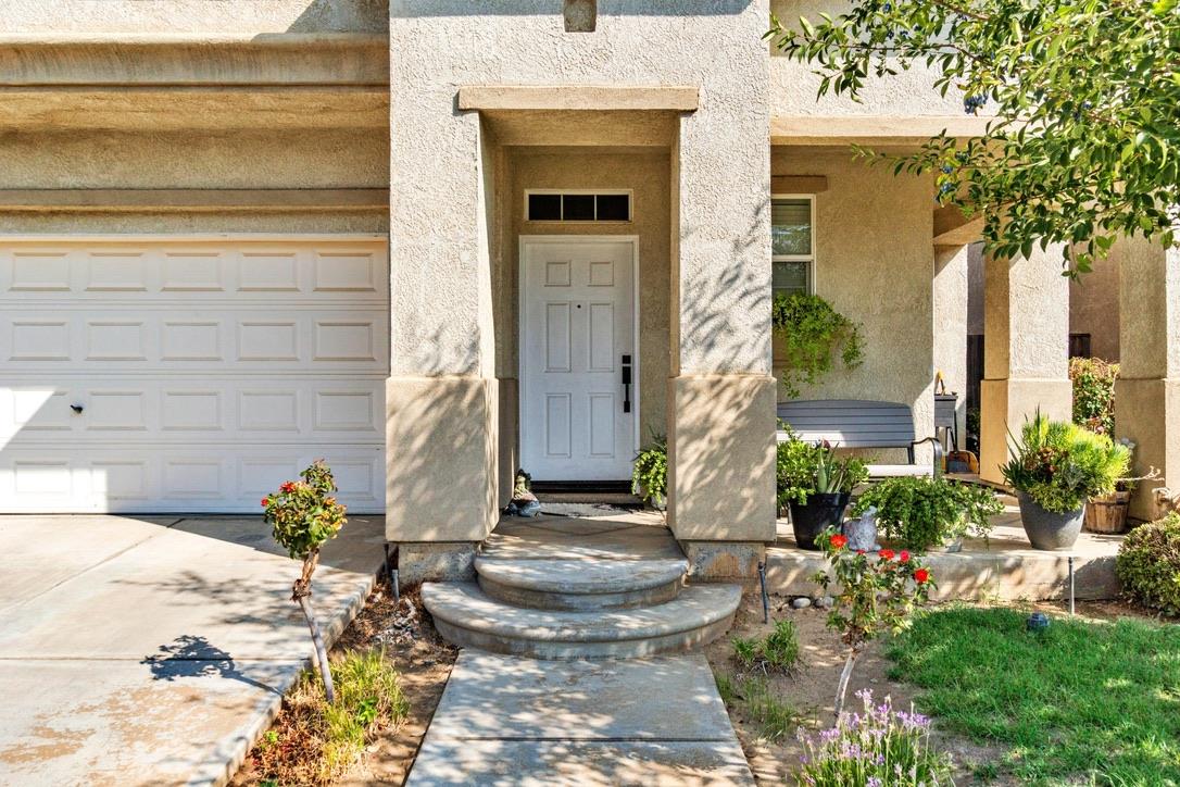 Detail Gallery Image 3 of 16 For 613 W Madrid Ln, Clovis,  CA 93619 - 4 Beds | 2/1 Baths