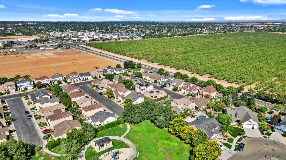 Detail Gallery Image 9 of 16 For 613 W Madrid Ln, Clovis,  CA 93619 - 4 Beds | 2/1 Baths