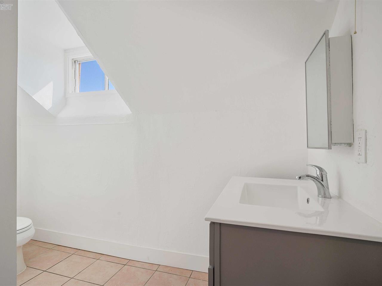 Detail Gallery Image 7 of 26 For 760 29th St, Oakland,  CA 94609 - – Beds | – Baths