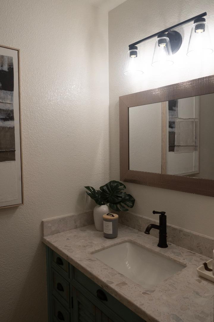 Detail Gallery Image 8 of 13 For 3975 Bramble Ln a,  Santa Cruz,  CA 95062 - 2 Beds | 2/1 Baths