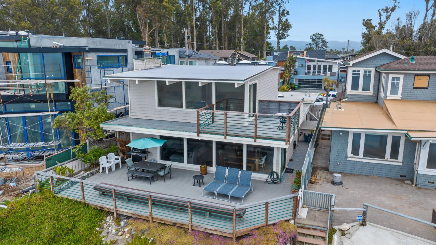 Detail Gallery Image 12 of 44 For 22818 E Cliff Dr, Santa Cruz,  CA 95062 - 4 Beds | 3 Baths