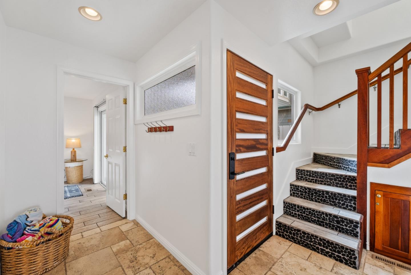 Detail Gallery Image 17 of 44 For 22818 E Cliff Dr, Santa Cruz,  CA 95062 - 4 Beds | 3 Baths