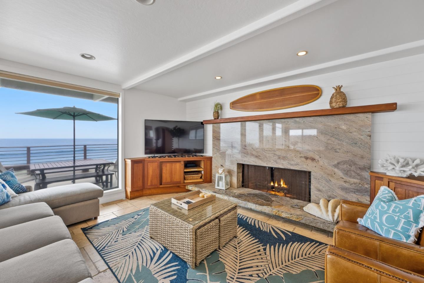 Detail Gallery Image 19 of 44 For 22818 E Cliff Dr, Santa Cruz,  CA 95062 - 4 Beds | 3 Baths