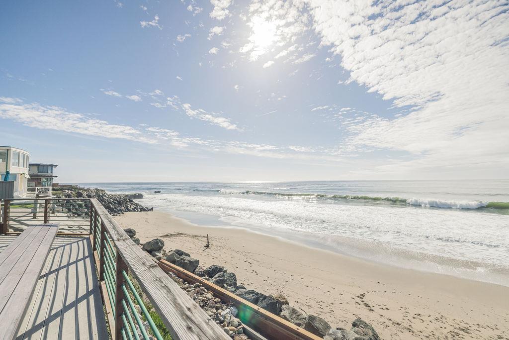 Detail Gallery Image 2 of 53 For 22818 E Cliff Dr, Santa Cruz,  CA 95062 - 4 Beds | 3 Baths