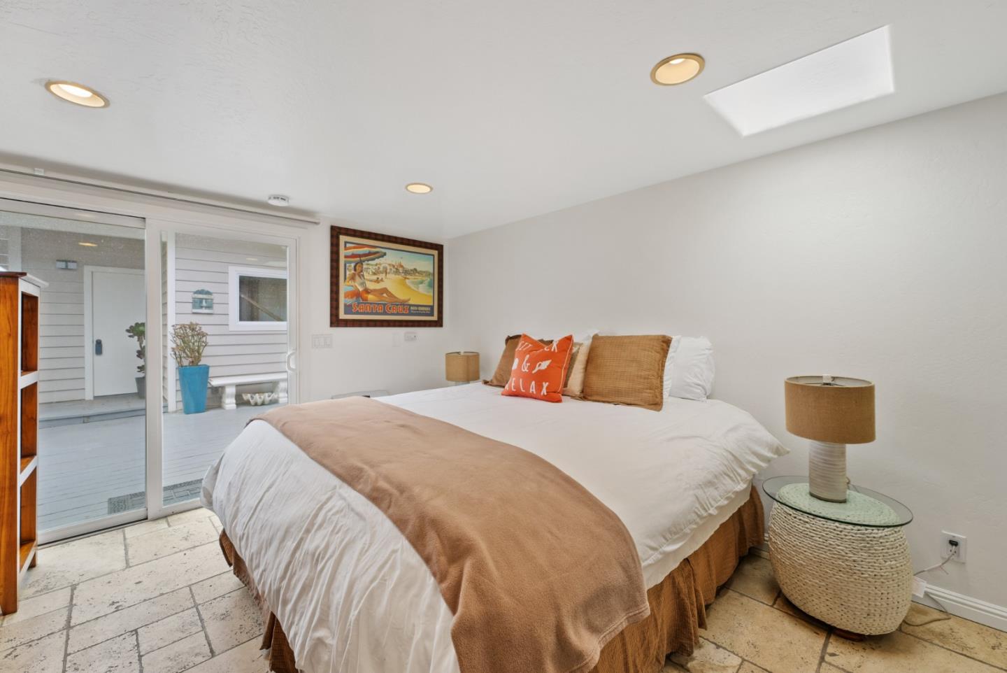 Detail Gallery Image 28 of 44 For 22818 E Cliff Dr, Santa Cruz,  CA 95062 - 4 Beds | 3 Baths