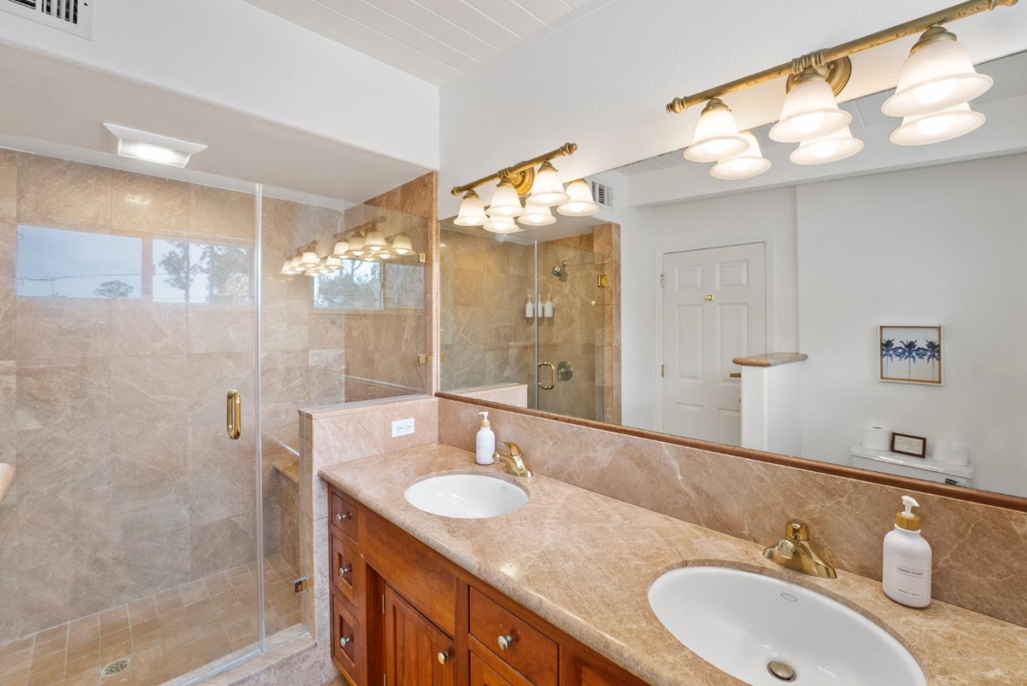 Detail Gallery Image 31 of 44 For 22818 E Cliff Dr, Santa Cruz,  CA 95062 - 4 Beds | 3 Baths