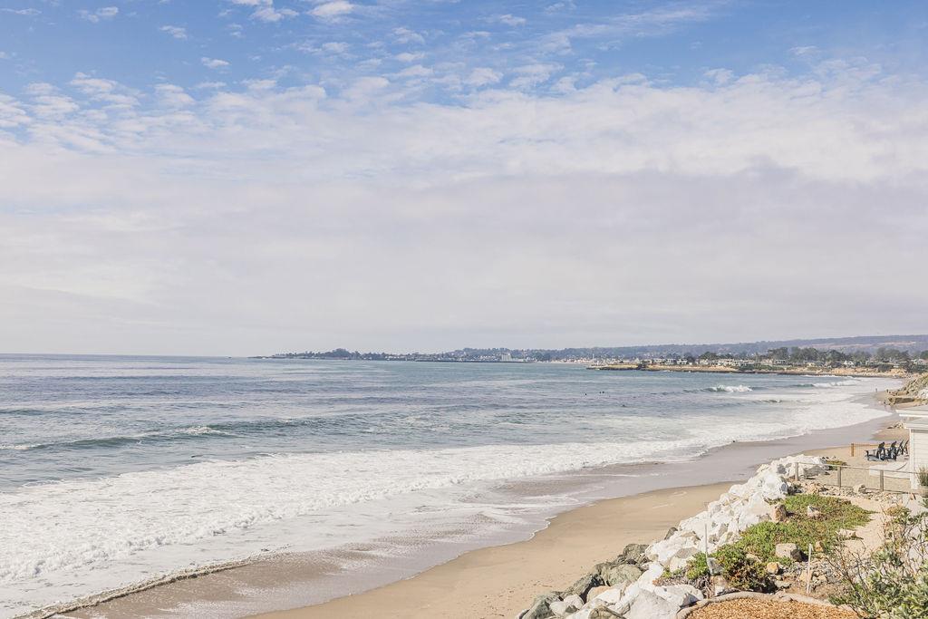 Detail Gallery Image 4 of 44 For 22818 E Cliff Dr, Santa Cruz,  CA 95062 - 4 Beds | 3 Baths