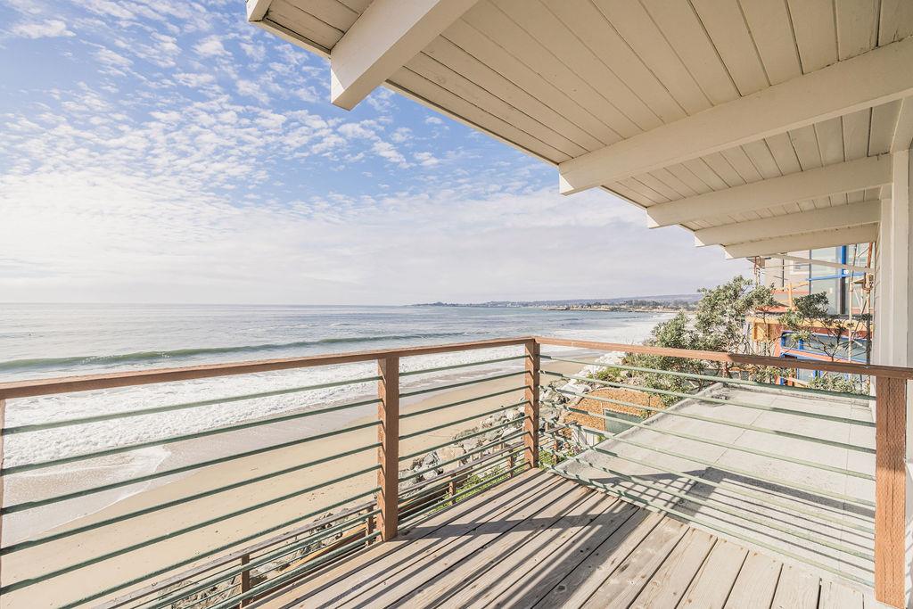 Detail Gallery Image 6 of 44 For 22818 E Cliff Dr, Santa Cruz,  CA 95062 - 4 Beds | 3 Baths