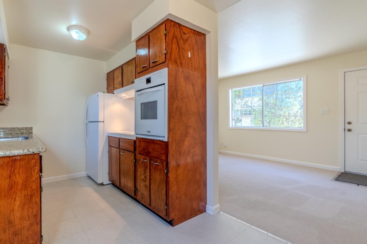 Detail Gallery Image 6 of 10 For 102 Brighton Rd #4,  Pacifica,  CA 94044 - 1 Beds | 1 Baths