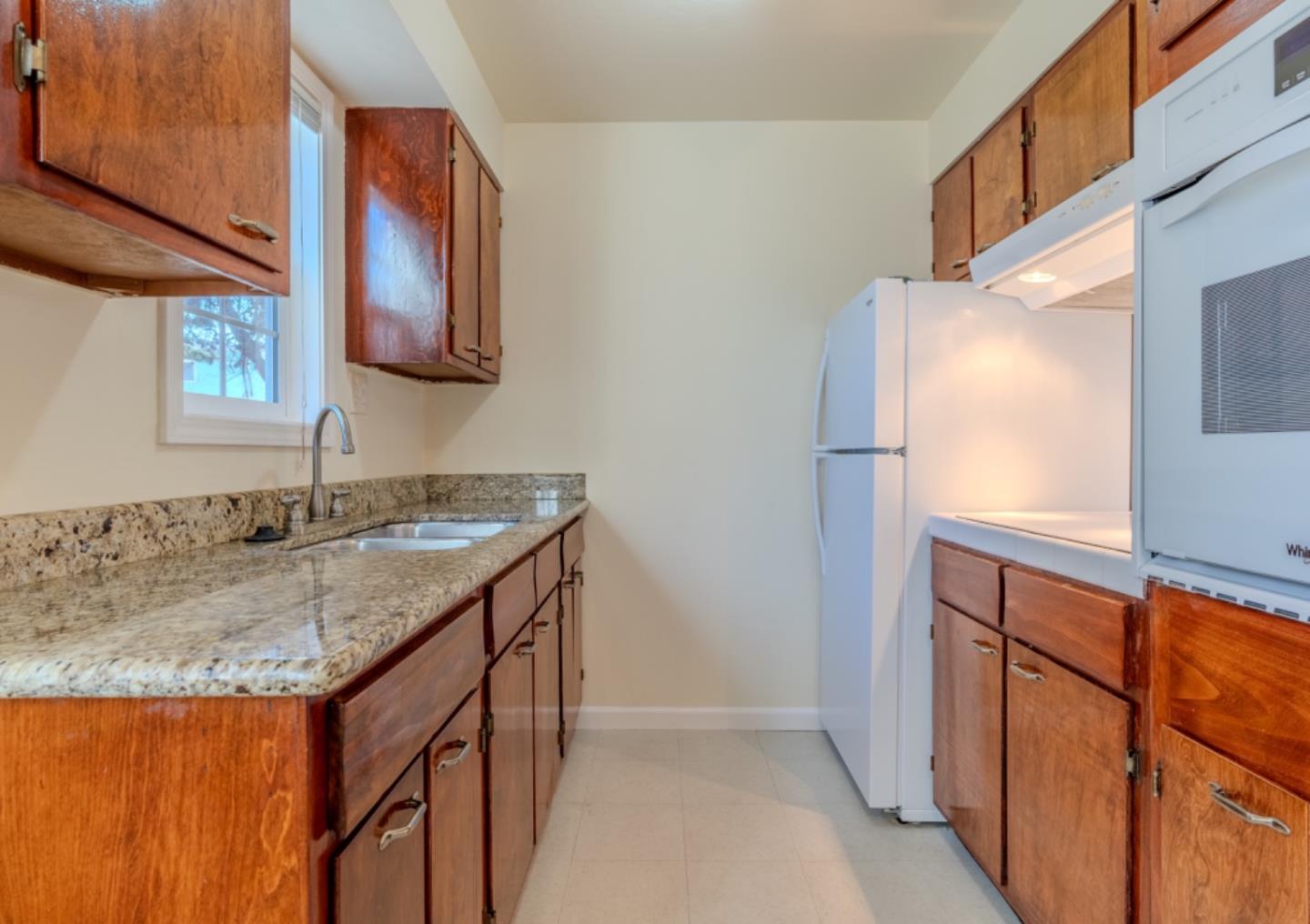 Detail Gallery Image 7 of 10 For 102 Brighton Rd #4,  Pacifica,  CA 94044 - 1 Beds | 1 Baths