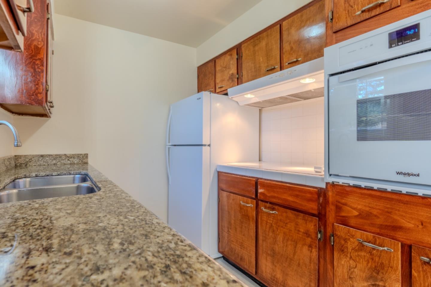 Detail Gallery Image 8 of 10 For 102 Brighton Rd #4,  Pacifica,  CA 94044 - 1 Beds | 1 Baths