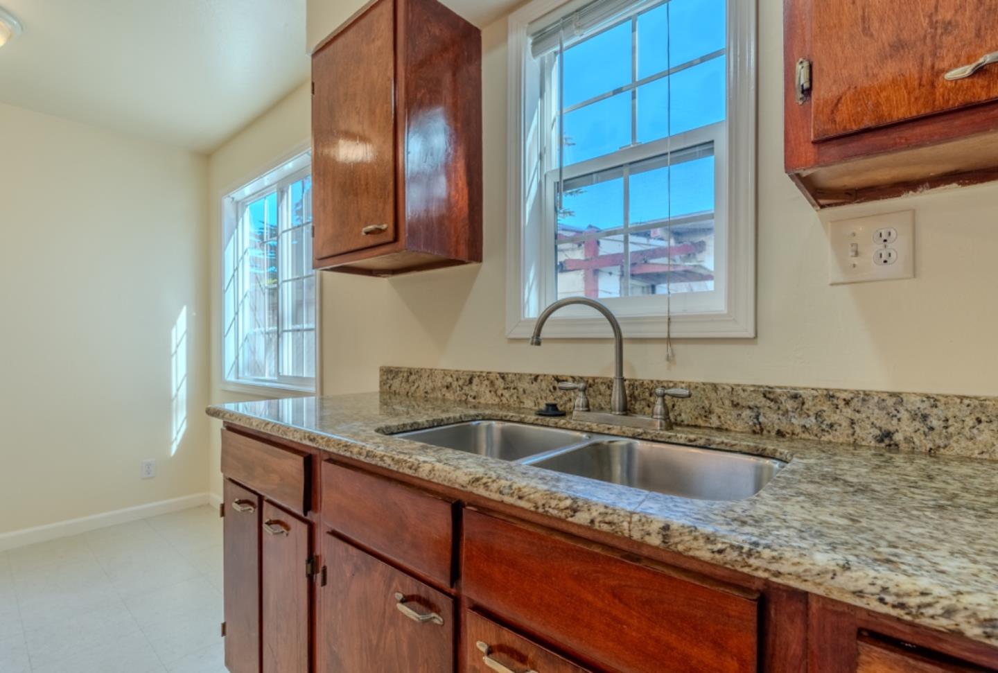 Detail Gallery Image 9 of 10 For 102 Brighton Rd #4,  Pacifica,  CA 94044 - 1 Beds | 1 Baths