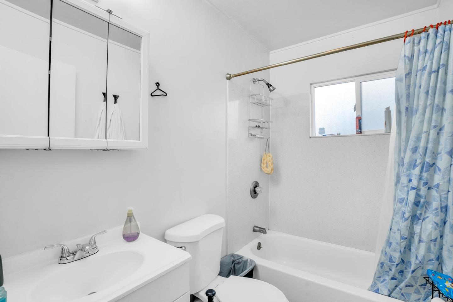 Detail Gallery Image 7 of 11 For 1828 89th Ave, Oakland,  CA 94621 - 2 Beds | 2 Baths