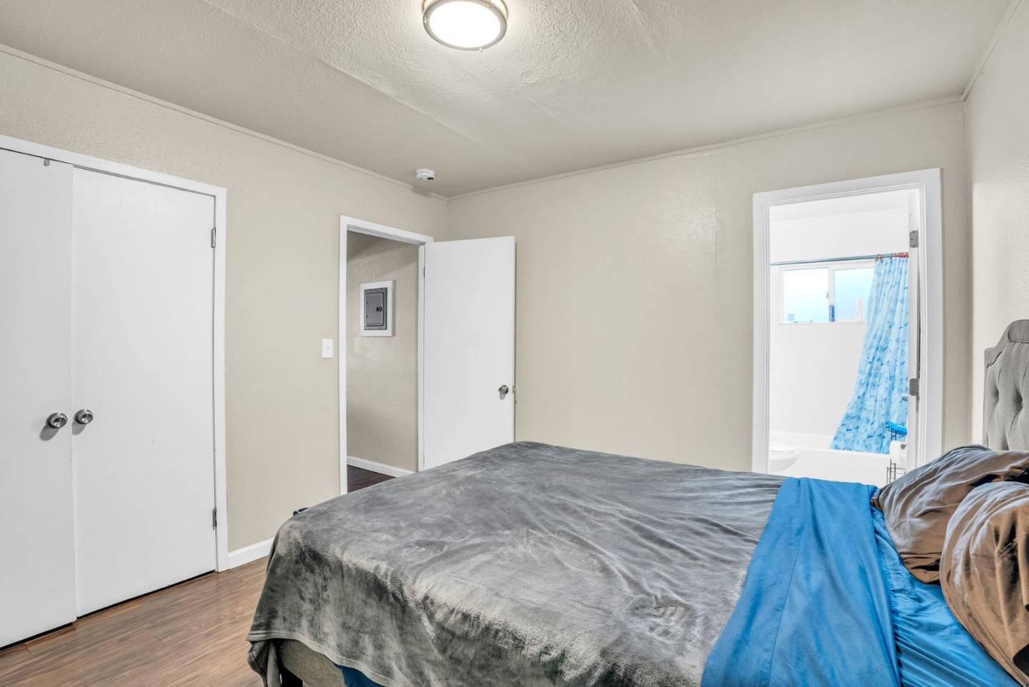 Detail Gallery Image 8 of 11 For 1828 89th Ave, Oakland,  CA 94621 - 2 Beds | 2 Baths