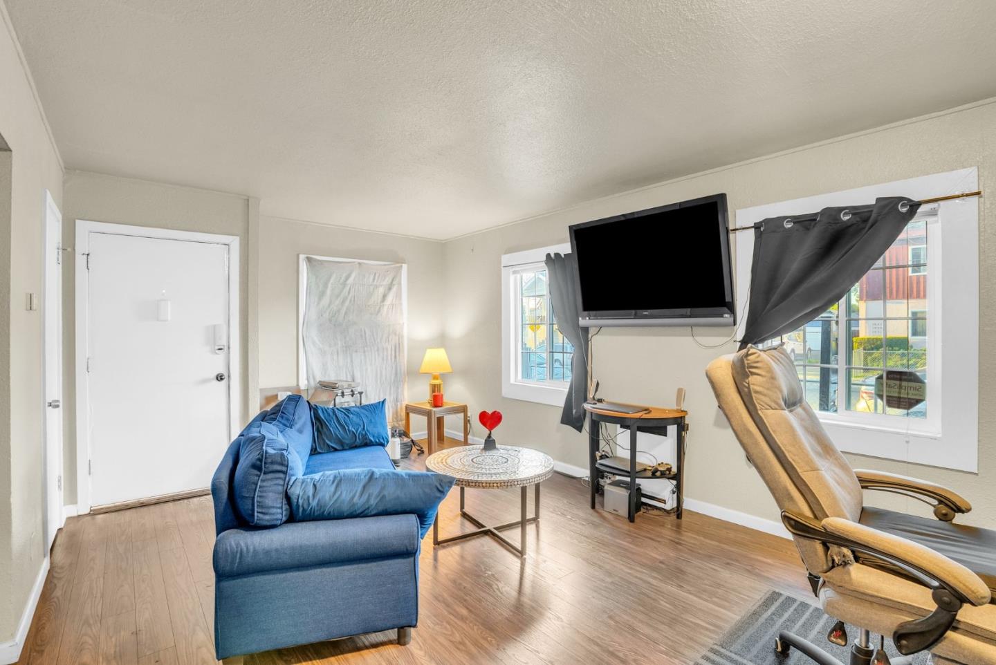 Detail Gallery Image 9 of 11 For 1828 89th Ave, Oakland,  CA 94621 - 2 Beds | 2 Baths