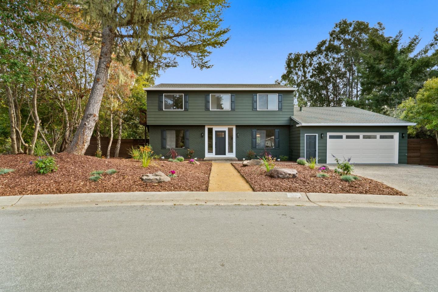 Detail Gallery Image 1 of 32 For 143 El Pinar, Watsonville,  CA 95076 - 3 Beds | 2/1 Baths