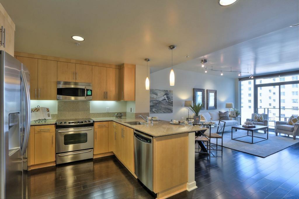 Detail Gallery Image 2 of 7 For 38 N Almaden Blvd #716,  San Jose,  CA 95110 - 1 Beds | 1 Baths