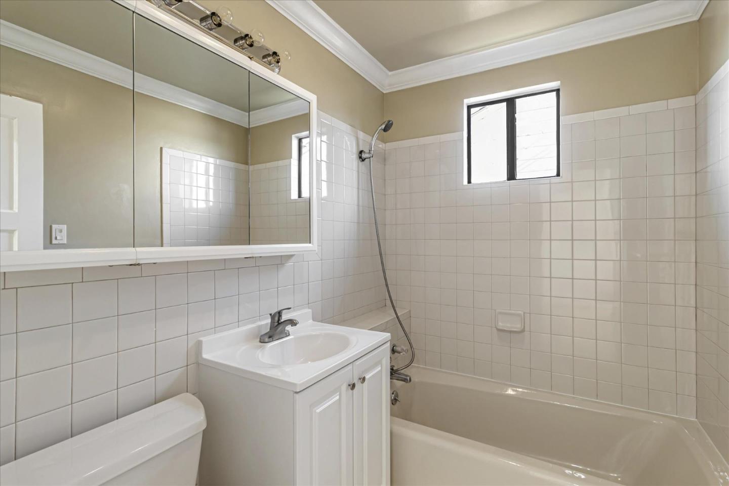 Detail Gallery Image 11 of 26 For 748 87th St, Daly City,  CA 94015 - 3 Beds | 1 Baths