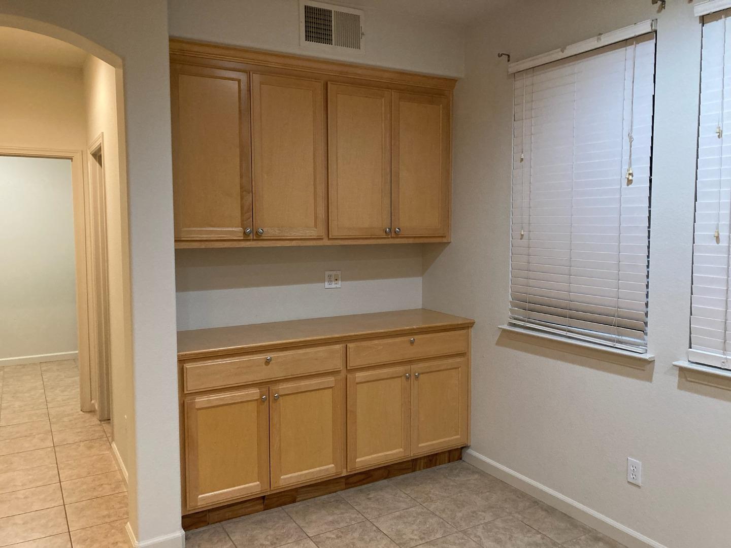 Detail Gallery Image 9 of 16 For 1109 Donahue Dr, Pleasanton,  CA 94566 - 3 Beds | 2/1 Baths