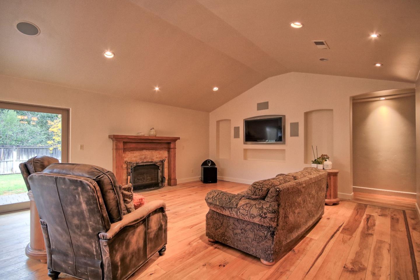 Detail Gallery Image 11 of 20 For 22590 Veronica Dr, Salinas,  CA 93908 - 4 Beds | 2 Baths