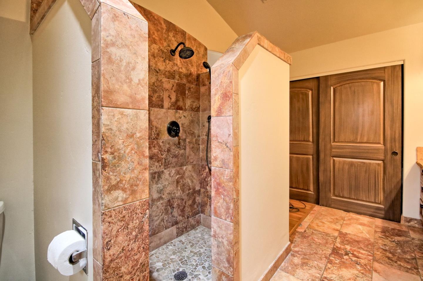 Detail Gallery Image 7 of 20 For 22590 Veronica Dr, Salinas,  CA 93908 - 4 Beds | 2 Baths