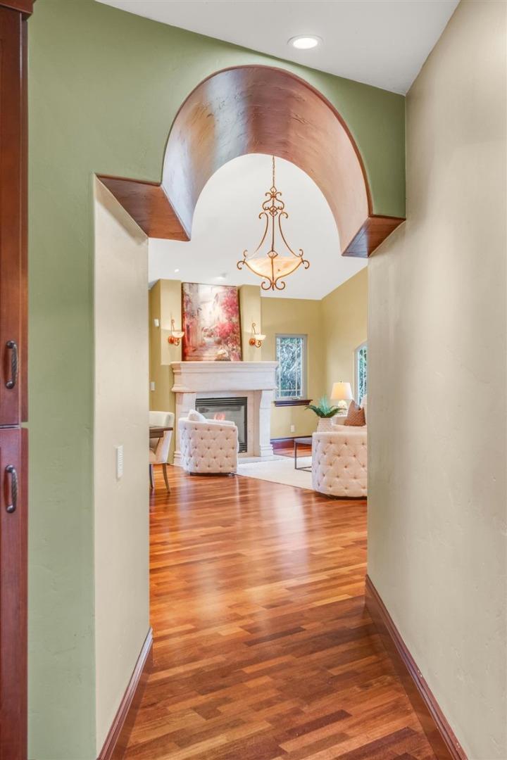 Detail Gallery Image 13 of 37 For 1220 Crompton Rd, Redwood City,  CA 94061 - 3 Beds | 2 Baths