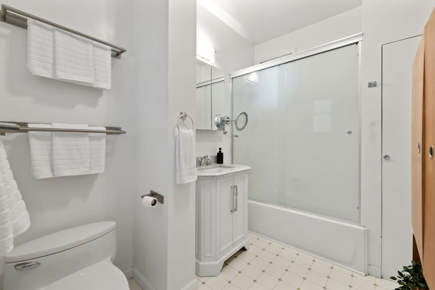 Detail Gallery Image 24 of 35 For 858 Green St, San Francisco,  CA 94133 - 2 Beds | 1 Baths