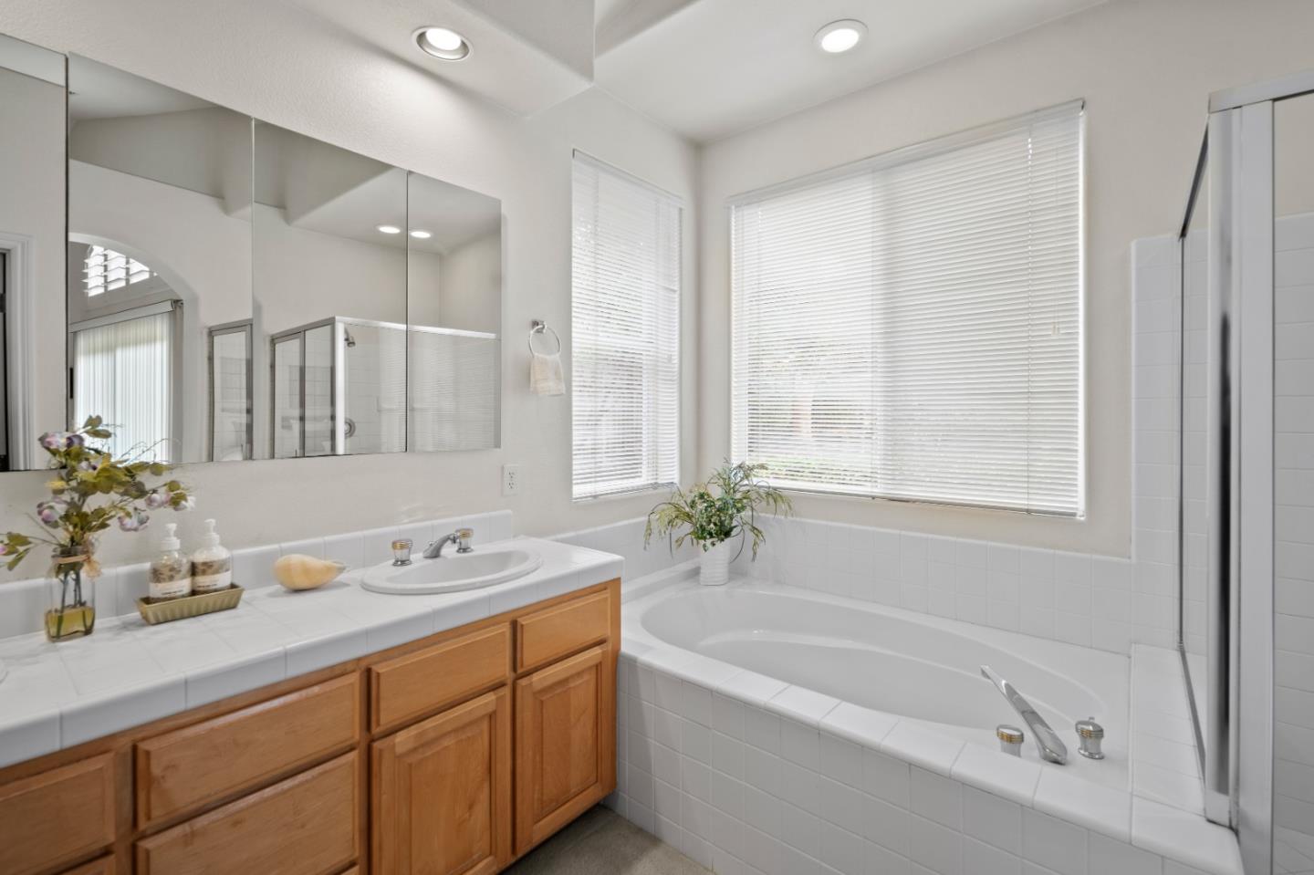 Detail Gallery Image 14 of 20 For 19080 Red Hawk Way, Salinas,  CA 93908 - 4 Beds | 2/1 Baths