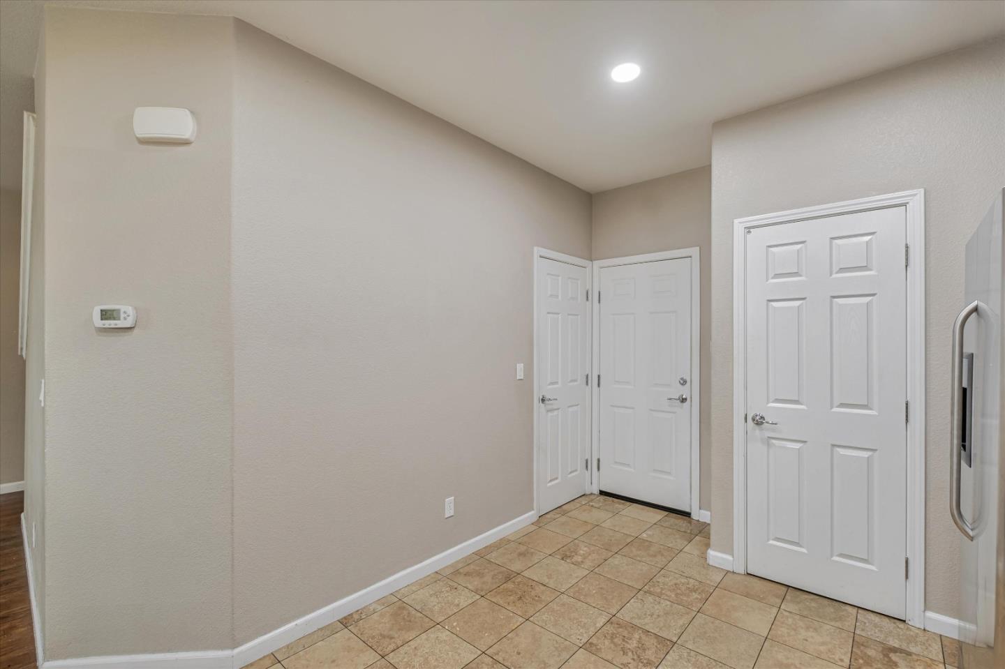 Detail Gallery Image 11 of 32 For 823 Woodson Dr, Oakland,  CA 94603 - 3 Beds | 2/1 Baths