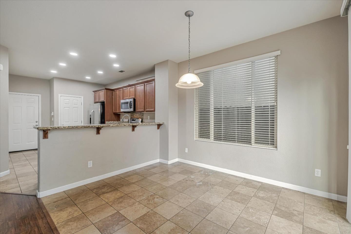 Detail Gallery Image 13 of 32 For 823 Woodson Dr, Oakland,  CA 94603 - 3 Beds | 2/1 Baths