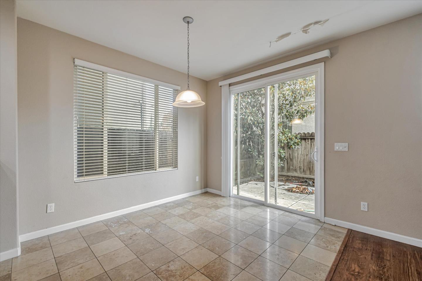 Detail Gallery Image 14 of 32 For 823 Woodson Dr, Oakland,  CA 94603 - 3 Beds | 2/1 Baths