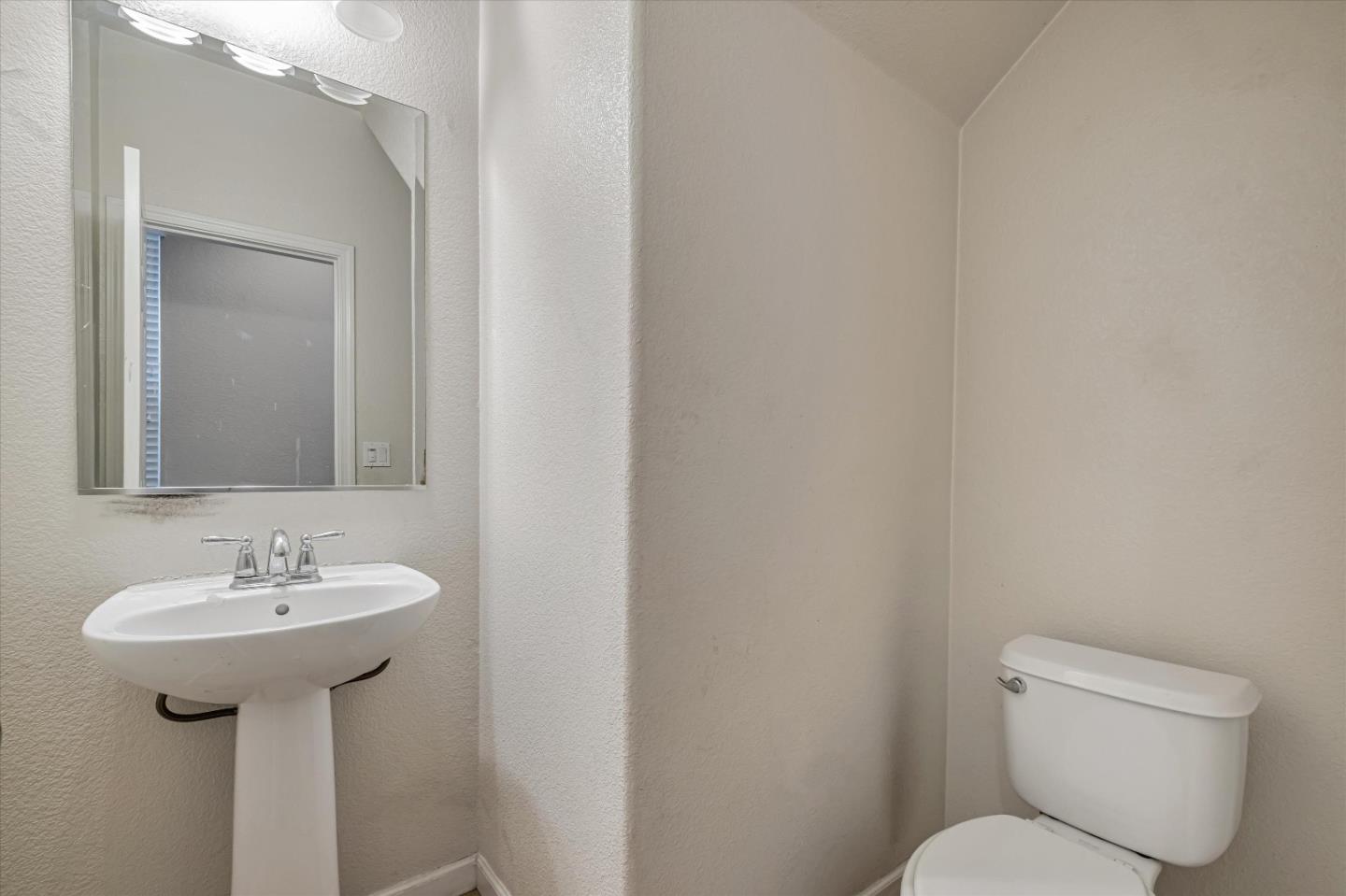 Detail Gallery Image 23 of 32 For 823 Woodson Dr, Oakland,  CA 94603 - 3 Beds | 2/1 Baths