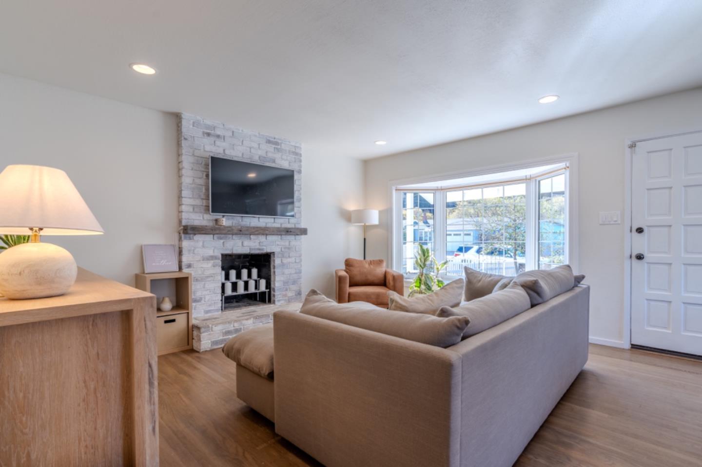 Detail Gallery Image 11 of 58 For 1343 De Solo Dr, Pacifica,  CA 94044 - 3 Beds | 2 Baths