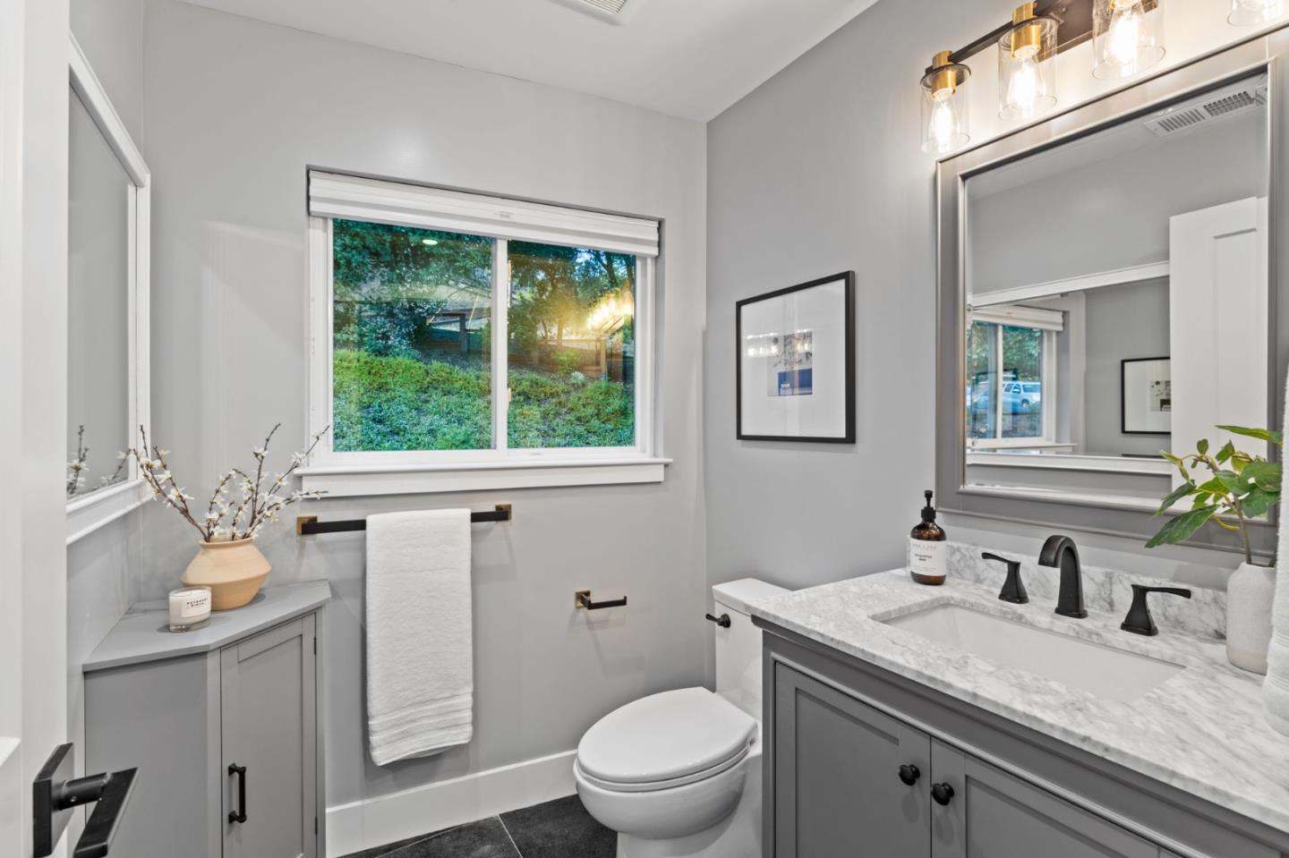 Detail Gallery Image 14 of 31 For 115 Sausal Dr, Portola Valley,  CA 94028 - 3 Beds | 2/1 Baths