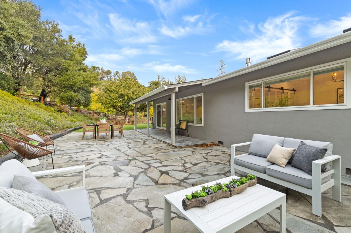 Detail Gallery Image 24 of 31 For 115 Sausal Dr, Portola Valley,  CA 94028 - 3 Beds | 2/1 Baths