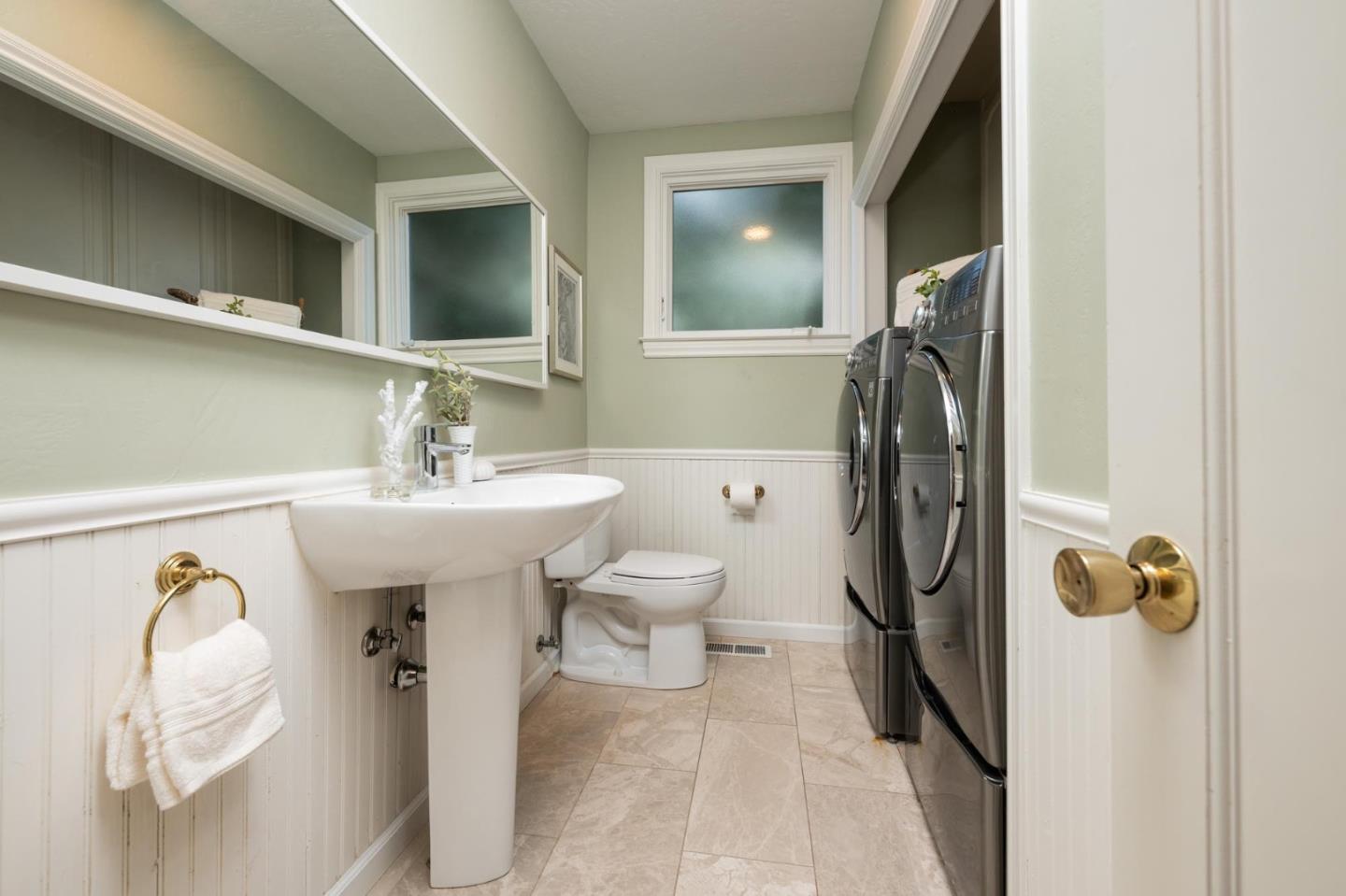 Detail Gallery Image 12 of 24 For 2104 Hale Dr, Burlingame,  CA 94010 - 3 Beds | 2/1 Baths