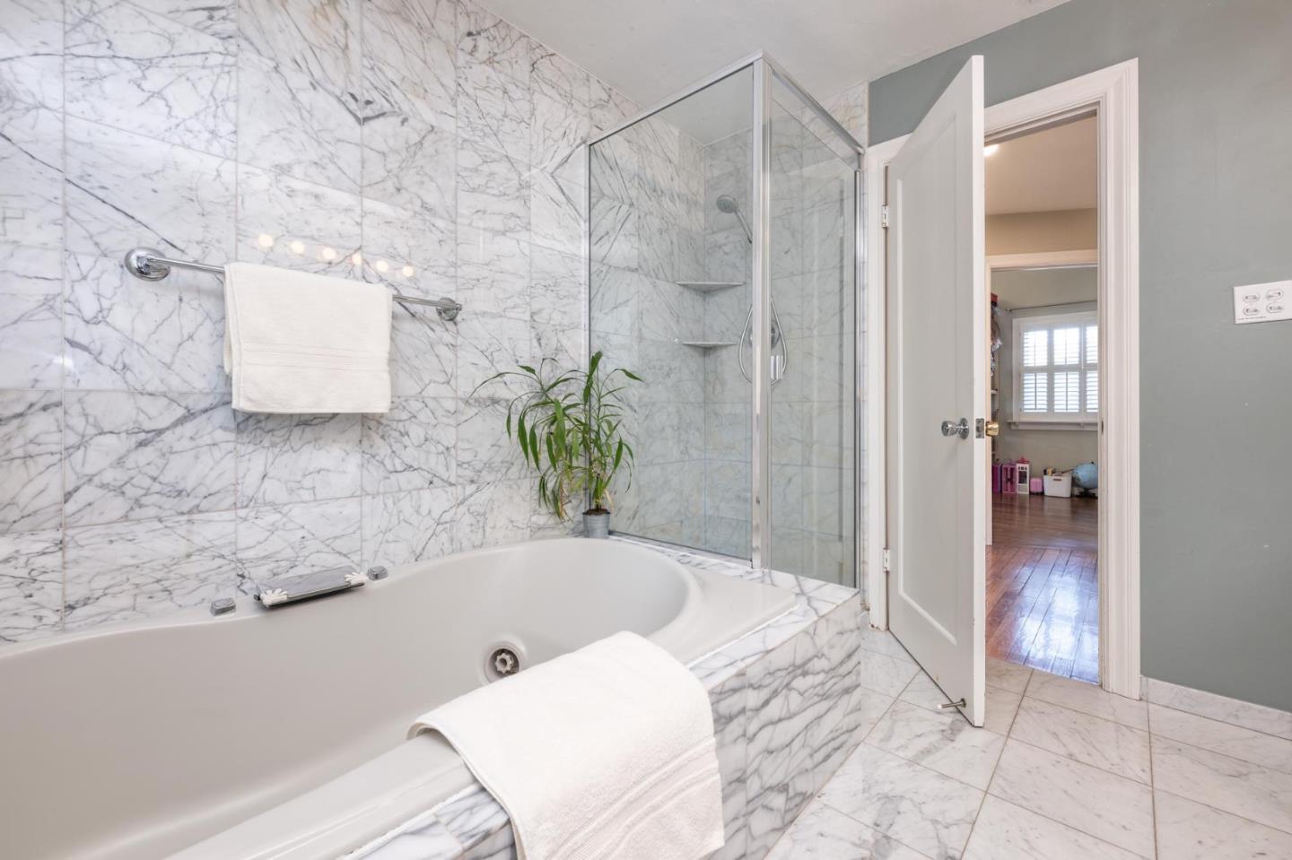 Detail Gallery Image 20 of 24 For 2104 Hale Dr, Burlingame,  CA 94010 - 3 Beds | 2/1 Baths